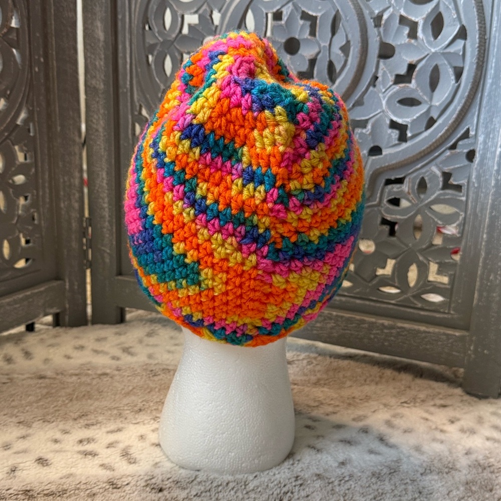 NWT! Whimsical rainbow beanie hat OS scalloped colorful knit girlhoodcore winter - Picture 4 of 8